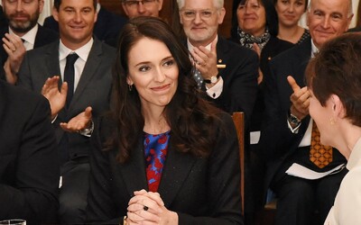 „Arogantní ko**t,“ záznam faux pas novozélandské premiérky se vydražil za téměř milion a půl českých korun