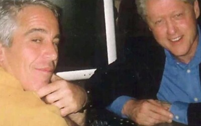 „Bill Clinton ich má rád mladé,“ píše sa v odhalených dokumentoch. Sexuálny predátor spomína aj Michaela Jacksona či Trumpa