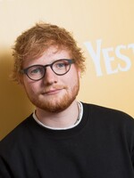 „Byl bych idiot, kdybych zkopíroval písničku,“ hájí se Ed Sheeran před soudem