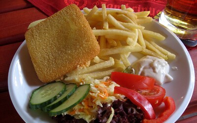 „České jídlo? Fuj, raději McDonald’s.“ Ptali jsme se turistů a turistek, co jim v Česku nejvíce (ne)chutná