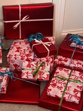 „Dúfam, že sa zmestím do 100 €.“ Pýtali sme sa Slovákov, koľko plánujú minúť na vianočné darčeky (ANKETA)