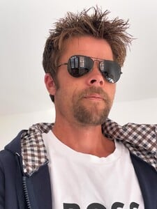 „Falešný Brad Pitt“ vylákal z žen na WhatsAppu přes 8 milionů. Uvěřily mu, že k nim chová city