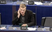 „Já ti ubližoval v afektu,“ měl údajně psát Turek expartnerce. Pokus o likvidaci před volbami, reagují Motoristé