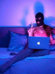 „Jsem jako terapeutka, ale nahá.“ Nový dokument ukazuje, jak vypadá realita tvůrkyň z OnlyFans