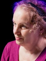 „Kvôli manželovi, ktorý ma týral, som stratila vlastnú dcéru. Dodnes si vyčítam, že som neurobila viac," hovorí Timea (HLBINY)