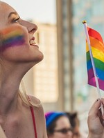 „LGBT jsou slepá vývojová větev. Dlouho tu nebudou,“ napsal lékař Pollert. Snesla se na něj vlna kritiky