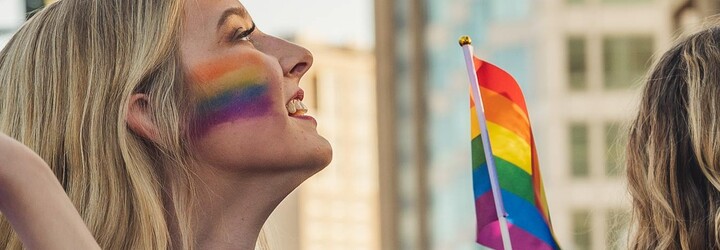„LGBT jsou slepá vývojová větev. Dlouho tu nebudou,“ napsal lékař Pollert. Snesla se na něj vlna kritiky