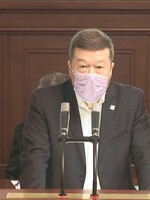 „Mám to tu ještě na dlouho,“ řekl Okamura ve Sněmovně. SPD znovu zdržuje jednání, schůze trvá již 16 hodin