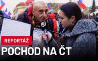„Média lžou. Novináři mě zklamali,“ říkají demonstranti před Českou televizí (Reportáž)