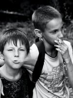 „Ministerstvo zdravotnictví varuje: Filmy tvoří mladé kuřáky.“ I dnešní Hollywood tě učí nebezpečnému zlozvyku