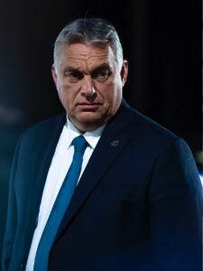 „Modlíme sa za Fica,“ odkazuje Orbán. Vyhlásil, že premiér bude chýbať v najdôležitejších mesiacoch