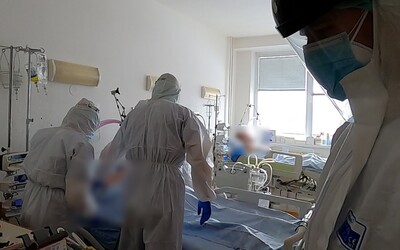 „Nechcem ešte zomrieť.“ Autentický dokument z nemocnice v Dunajskej Strede ukazuje zúfalstvo a vytrvalosť zdravotníkov v pandémii