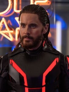 „Nejhorší film roku a nové dno pro Disney,“ kritici šlapou po filmu Tron: Ares