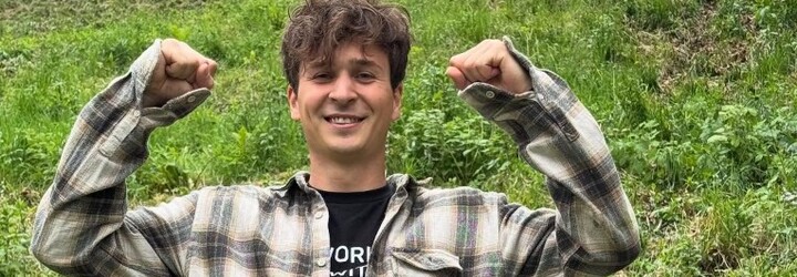 „Nejšílenější závod na světě.“ Nikos se vrhl z kopce za obřím sýrem, vyzkoušel si bláznivou tradici v Anglii