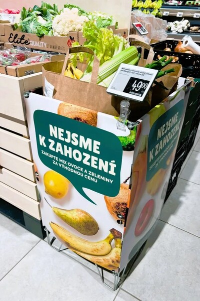 „Nejsme k zahození.“ Řetězec chce omezit plýtvání, nabídne tašky s ovocem a zeleninou za 49 korun