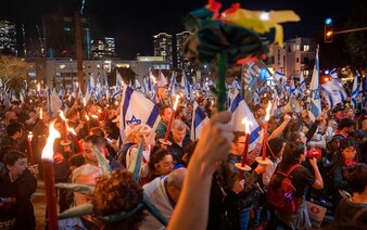 „Největší protest v historii země.“ V Izraeli demonstrují stovky tisíc lidí