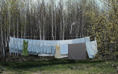 „No wash“ trend je vo svete čoraz populárnejší. Ako prať menej, ale zároveň mať oblečenie čisté a voňavé?