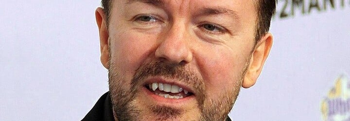 „Off to Prague, looking really cool.“ Ricky Gervais sdílel fotku z cesty do Prahy