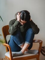 „Otec na mňa kričal, urážal ma alebo úplne ignoroval”. Psychické zneužívanie v rodine nevidno, no zanecháva rany