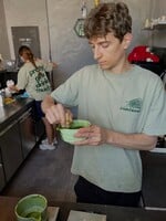 „Pekné dievčatá pijú matchu.“ Mladí Slováci si v 24 rokoch otvorili Matchiareň, tržby im zo dňa na deň stúpli 5-násobne