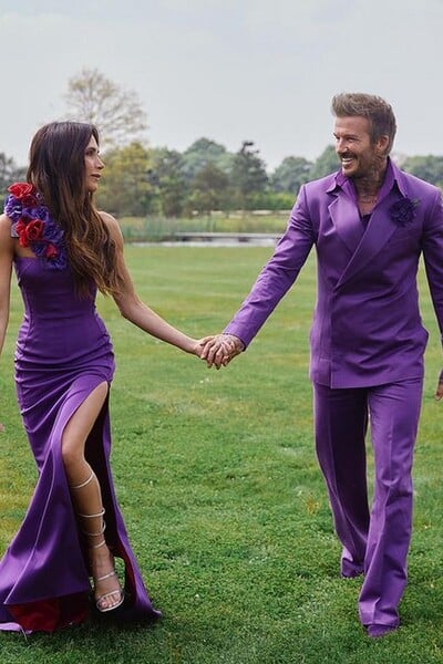 „Pořád nám sedí.“ David a Victoria Beckham po 25 letech vlezli do šatů ze svatby