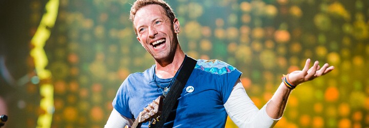 „Pošlete lásku rodině Charlieho Kirka,“ prohlásili Coldplay během koncertu. Část fanoušků je kritizuje