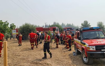 „Prišli a všetko uhasili!“ Slovenských hasičov v Grécku obdivuje už aj CNN, bok po boku s Grékmi zachraňujú ostrov Eubója