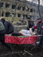 „Putin je válečný zločinec, patří do pekla,“ reagují čeští politici na ruský útok na dětskou nemocnici a porodnici