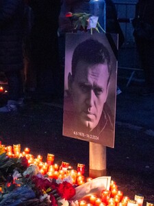 „Putin pravděpodobně nenařídil zabití Navalného,“ tvrdí americké noviny. „Naivní a směšné,“ reaguje Navalného poradce