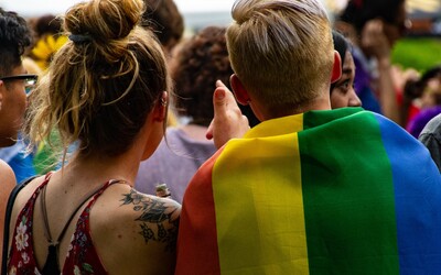 „S hákovým křížem vás taky nepustím.“ Návštěvník Colours of Ostrava nemohl na festival kvůli symbolu LGBTQ+ (Aktualizováno)