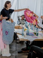  „Slovenská Vivienne Westwood" či upcyklovaný streetwear. Títo mladí Slováci redefinujú módu, ich prácu sa oplatí sledovať (FOTO)