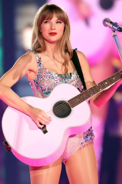 „Taylor Swift je královna průměrnosti, kapitalistická ikona, superhrdinka.“ Zjišťovali jsme, proč je takovým fenoménem