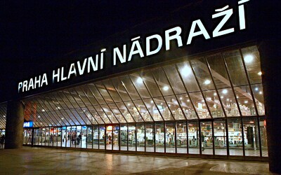 „To není hala, ale orientální přístřešek.“ Internet se baví novým návrhem hlavního nádraží v Praze