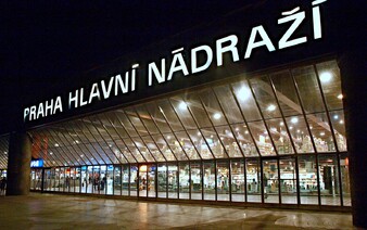 „To není hala, ale orientální přístřešek.“ Internet se baví novým návrhem hlavního nádraží v Praze