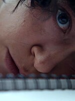 „Tohle není místo pro tebe.“ Nový horor od režiséra Longlegs má děsivý první trailer