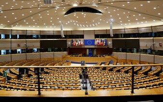 „Uděláme ze západní Evropy trávník!“ Slovenský politik v europarlamentu hrozil válkou