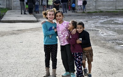 „Ukrajinci unáší děti.“ Policie řešila falešnou zprávu o únosu romských dětí, za šíření lživých informací hrozí trest