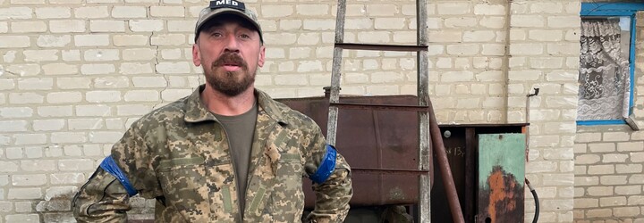 „Ukrajinskému vojakovi som rozbalil uterák na hlave a do rúk mi vypadol jeho mozog,“ vraví český medik Pavel na Ukrajine(Rozhovor)