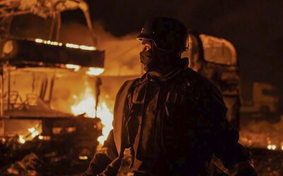 „Útok na hlavní město pokračuje, neopouštějte kryty.“ Kyjev od rána hlásí výbuchy 
