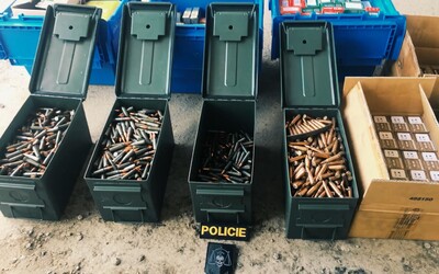 „Vášnivý sběratel“ přechovával v Praze 26 nelegálně držených zbraní a 150 kilo munice