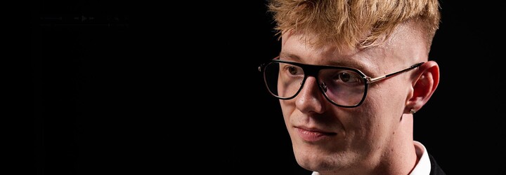 „Viem, že zomriem, ak nebudem mať peniaze na liečbu," hovorí Lukáš, ktorý trpí Friedreichovou ataxiou (Hlbiny)