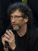 „Vymáhal anální sex za využití másla jako lubrikantu.“ Neil Gaiman čelí několika obviněním ze sexuálního napadení