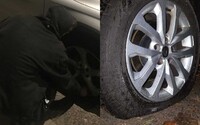 „Vypúšťači pneumatík“ zasahujú už aj na Slovensku. Majiteľke SUV v Petržalke nechali priamy odkaz