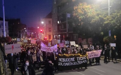 „Za odluku cirkvi od materníc.“ V Bratislave sa koná protest proti sprísneniu interrupcií