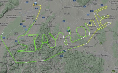 „Zůstaňte doma!“ Pilot v Rakousku vyslal drahou svého letu důležitý vzkaz