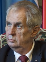 „Zvažte rezignaci na funkci primátora,“ napsal Zeman Hřibovi. „Je to předvolební kampaň,“ brání se primátor Prahy