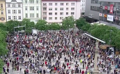„Demisi!“ Stovky demonstrujících Ostravanů žádají odstoupení ministra Vojtěcha „Demisi!“ Stovky demonstrujících Ostravanů žádají odstoupení ministra Vojtěcha