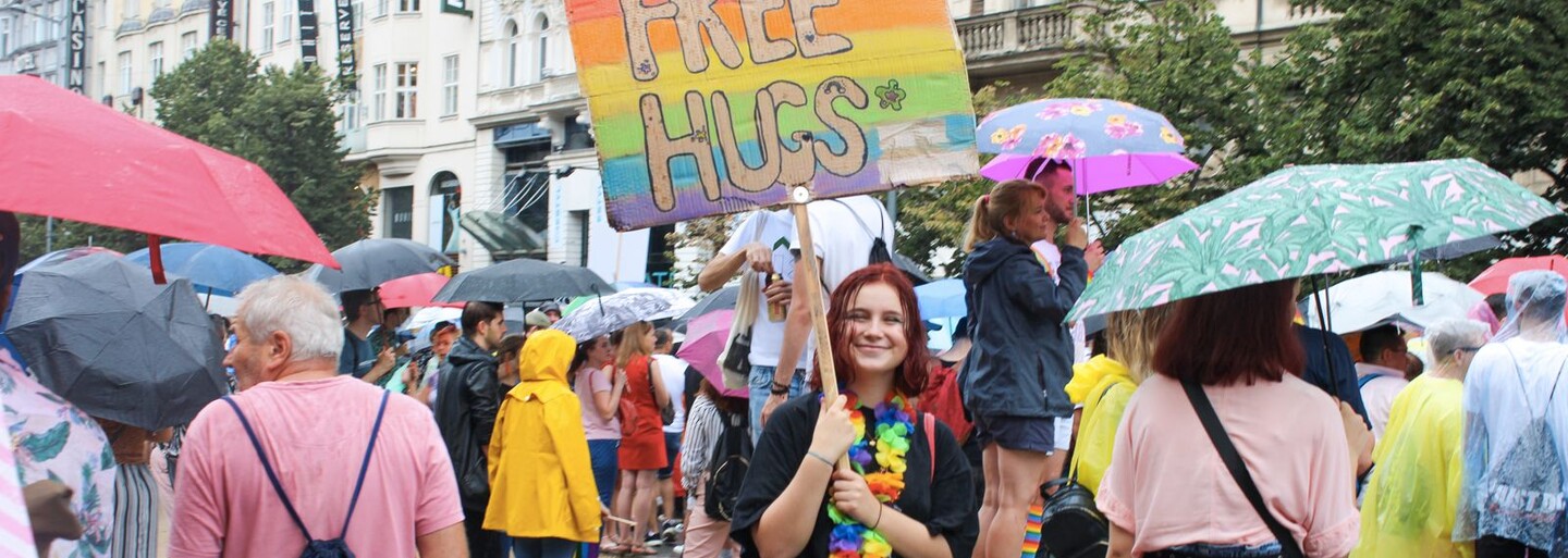 „Doma necítím bezpečné prostředí na to, abych se svěřil.“ Jaké jsou největší duševní výzvy LGBTQ+ komunity?