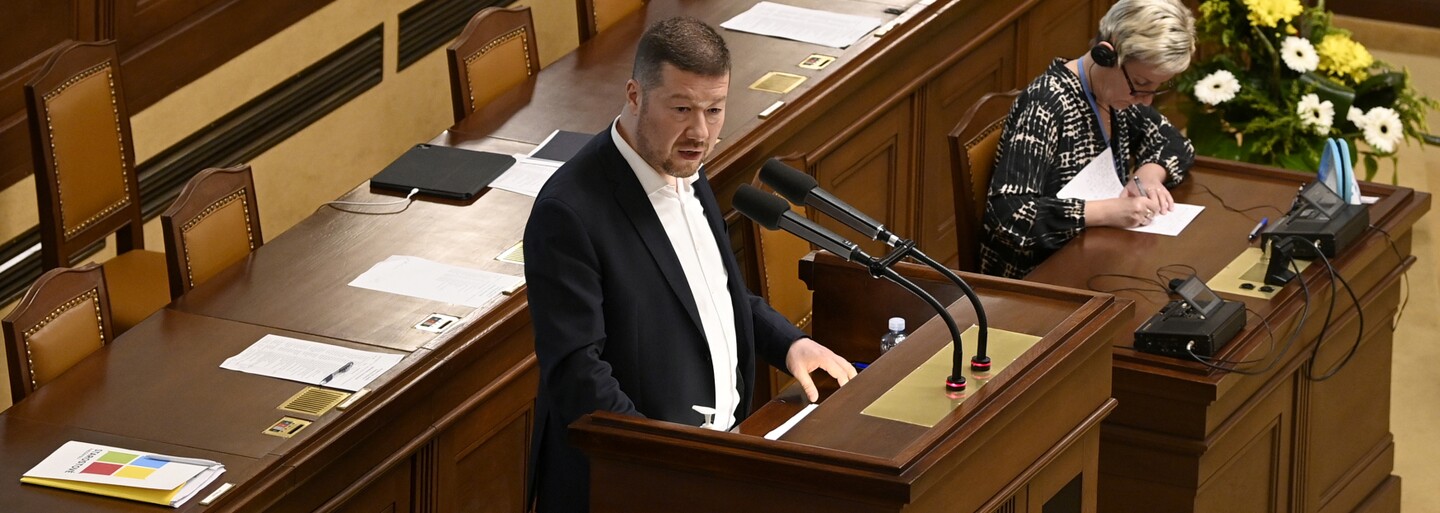 „Hodinu mluvil a šířil nenávist.“ Kvůli projevu Tomia Okamury se přerušila schůze o pomoci Ukrajincům