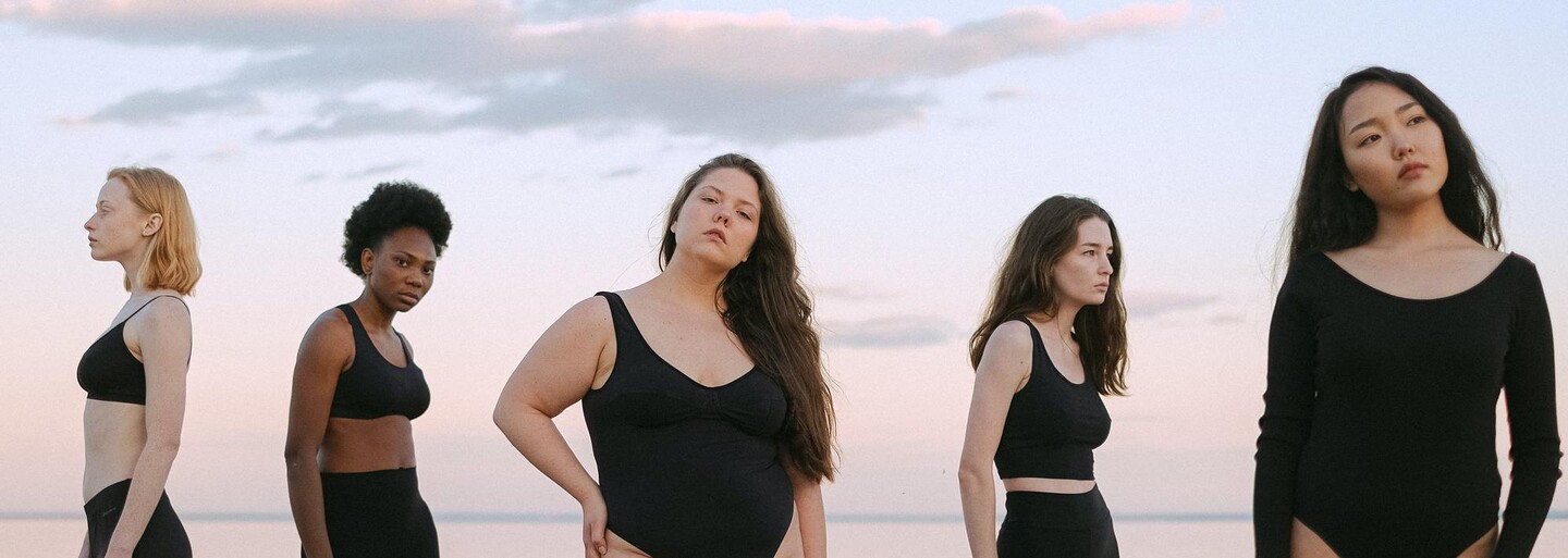 „Jsi tlustá jako prase, nemáš žádný zadek“. Body shaming je tradiční a nebezpečný fenomén